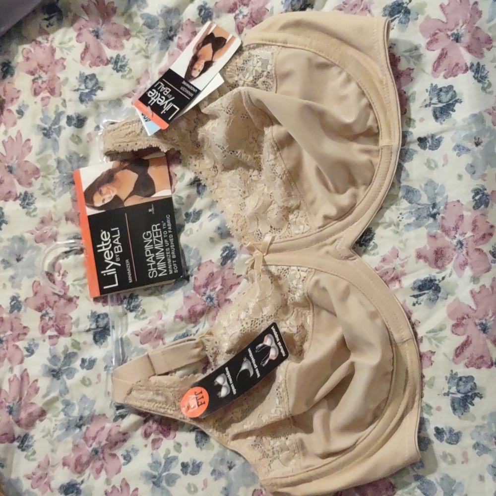 Lilyette by Bali 40C bra new originally $50